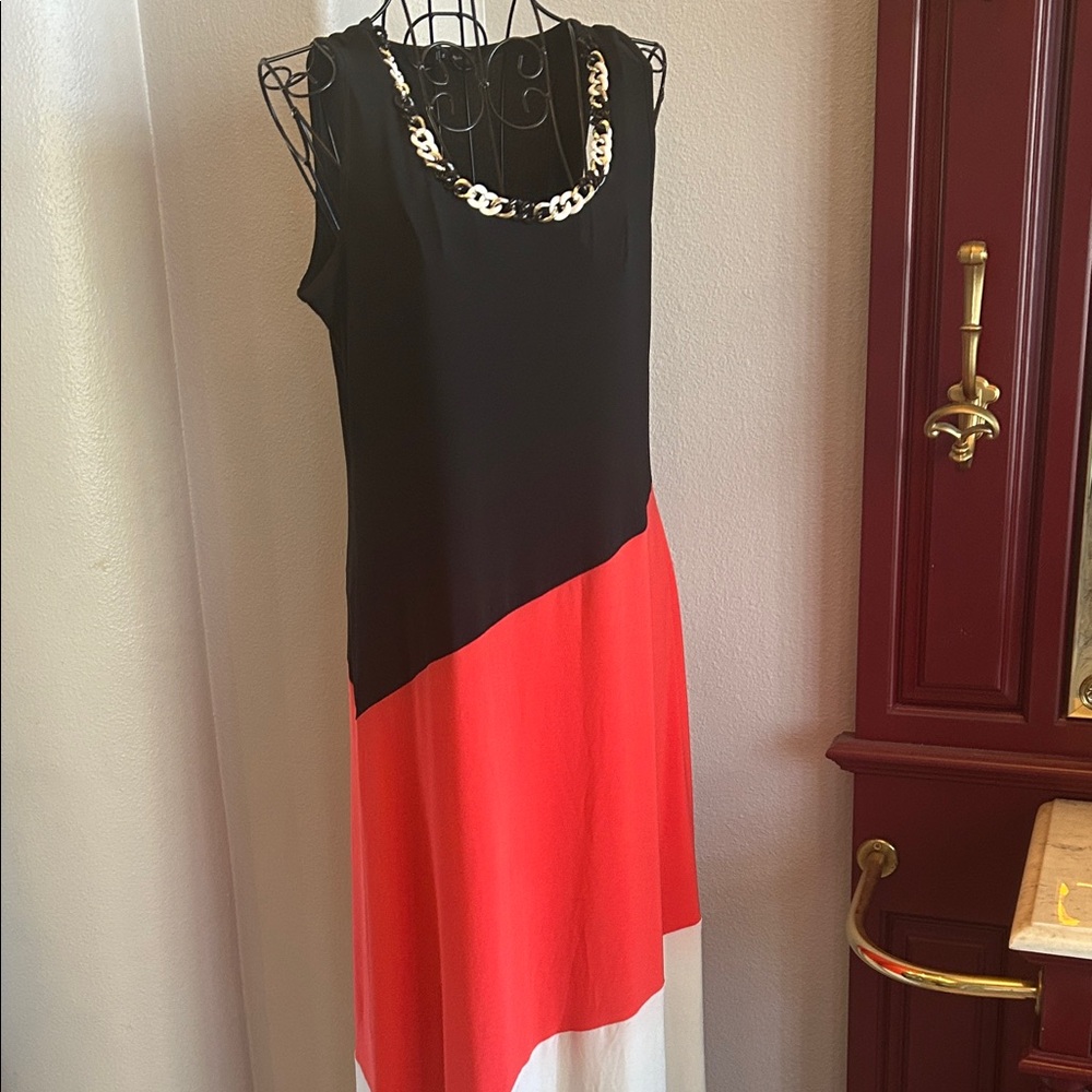 Elegant Asymmetrical Black and Red Maxi Dress - Picture 13 of 13